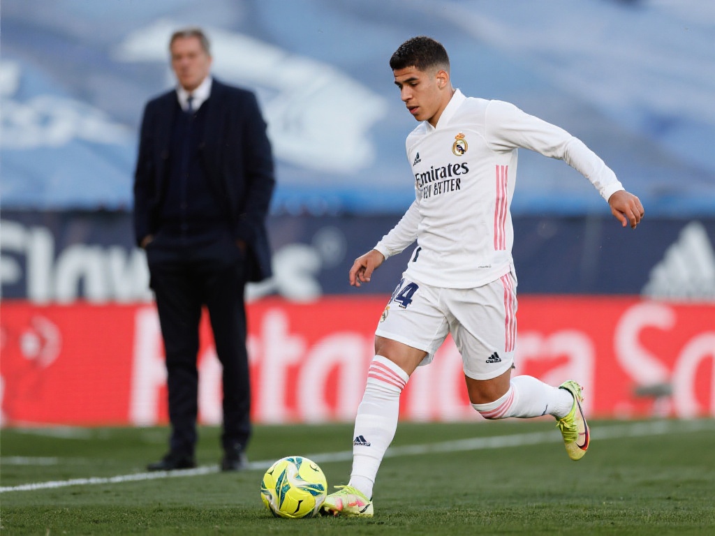 意甲榜首争锋：国米少赛1场领先4分，尤文17轮不败神话破灭