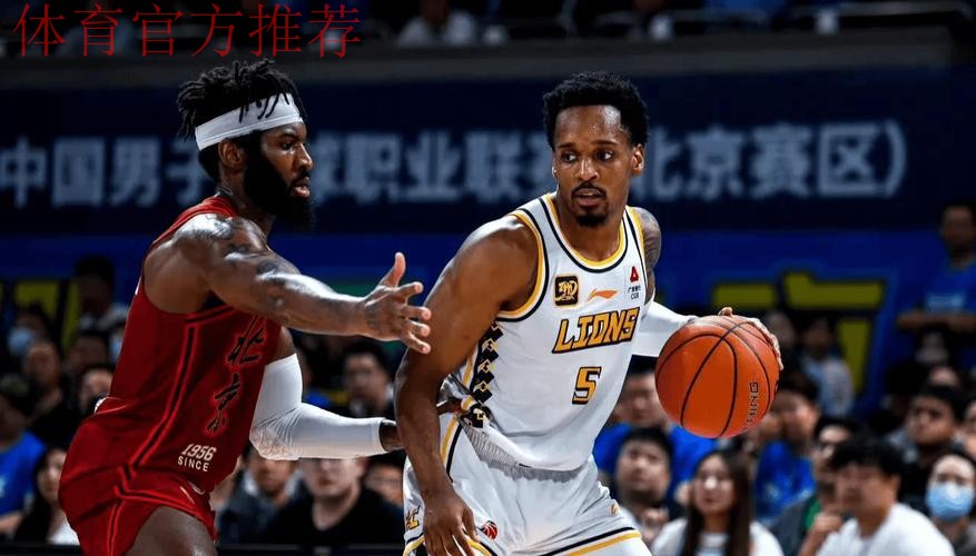 布朗抢断强起飞身上空篮不中，广厦仍落后14分