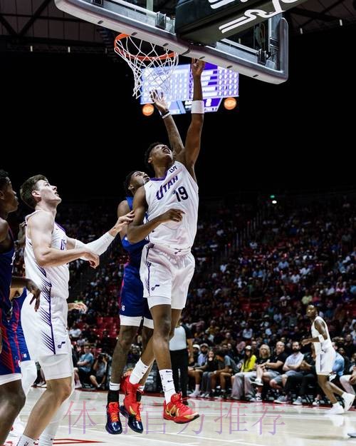 埃斯-贝利全场投篮9中3，三分4中1得到7分2篮板3助攻